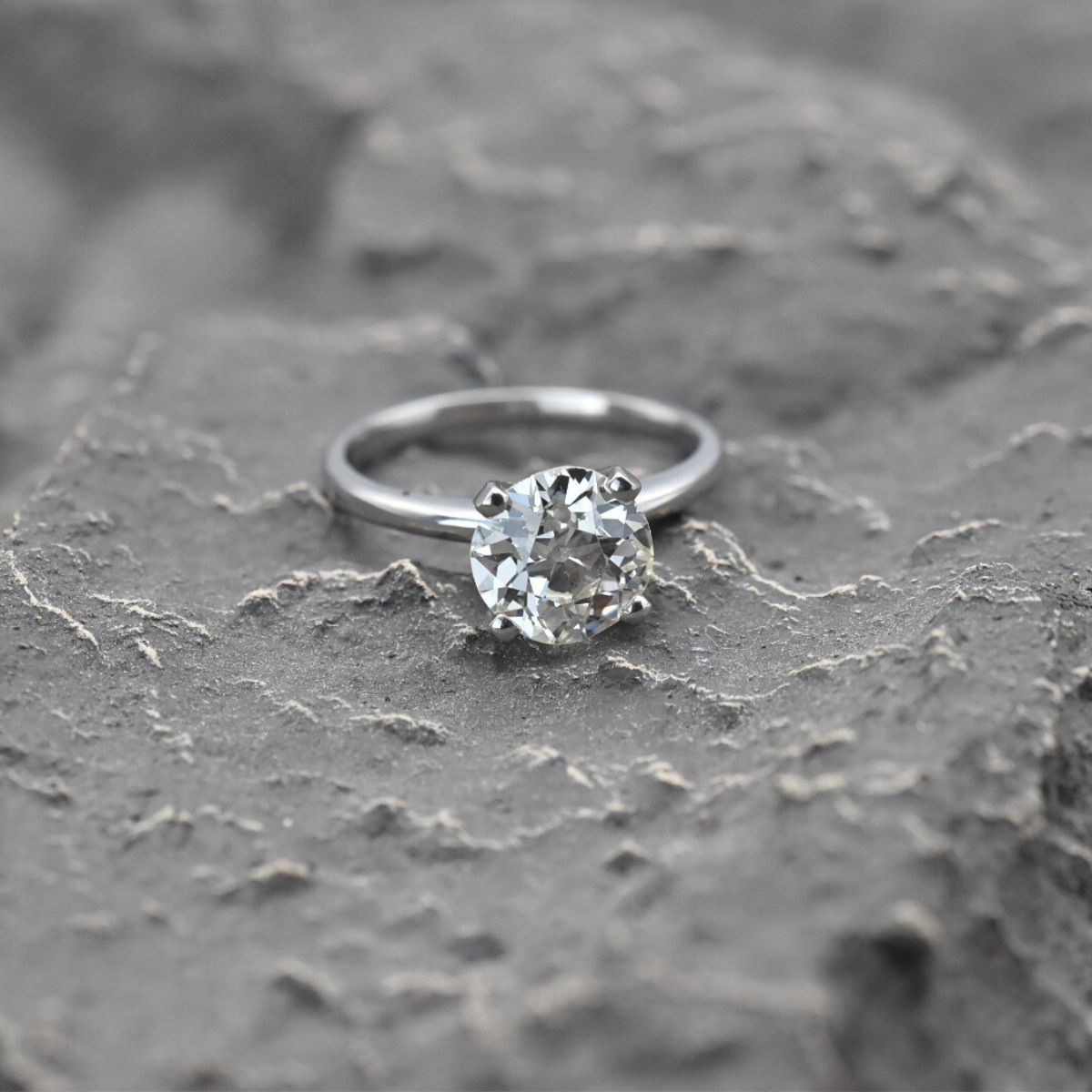 Round cut, 2.34ct J-VS1 AGI