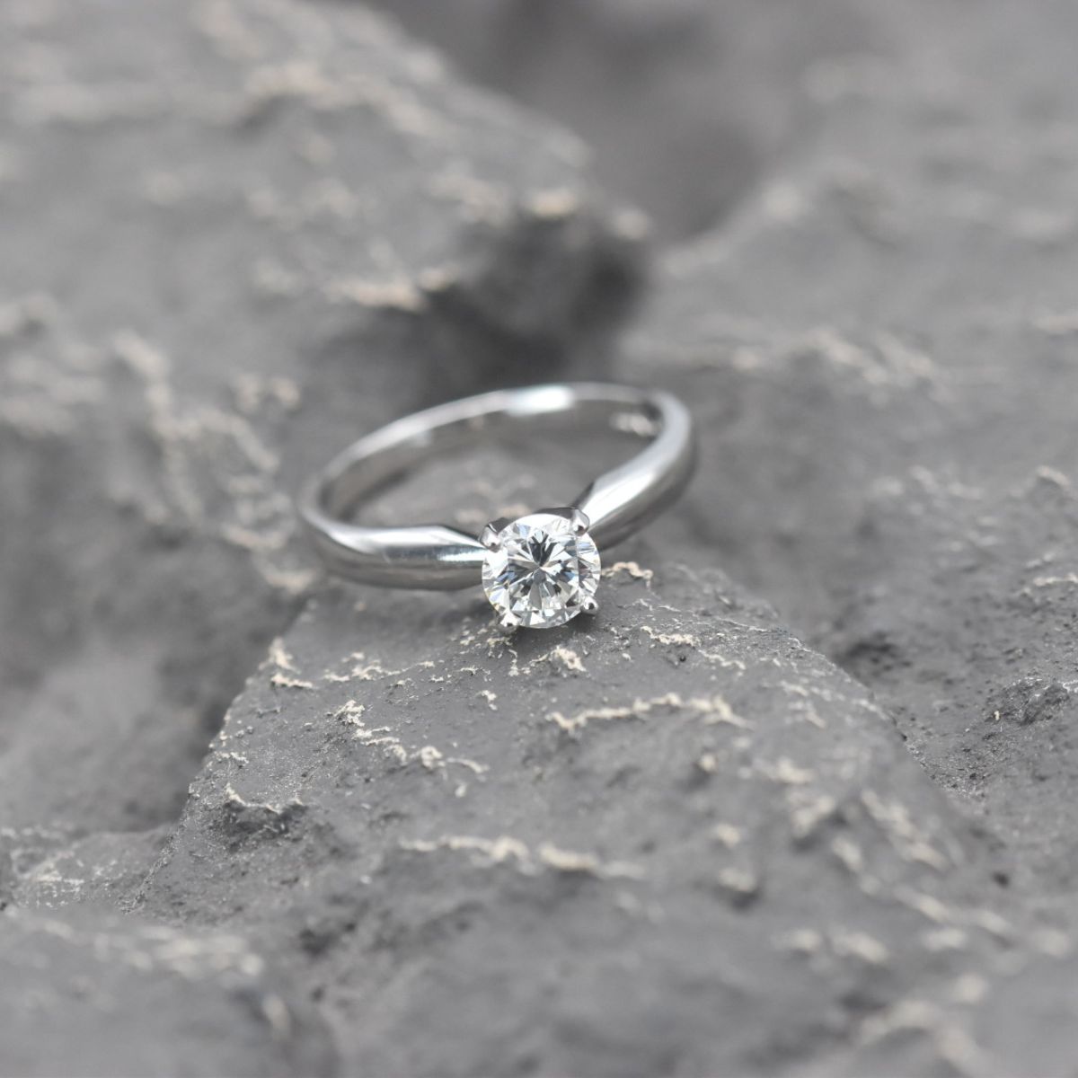 Round cut, 0.68ct I-SI1 AGI